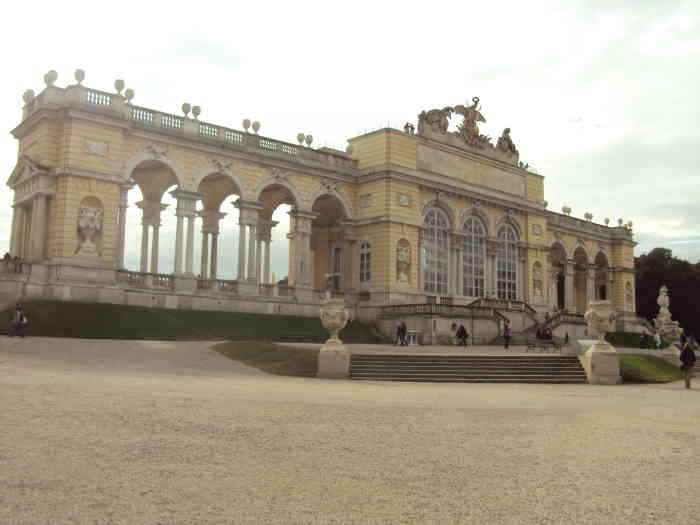 美泉宫凯旋门-"美泉宫凯旋门(gloriette),维也."