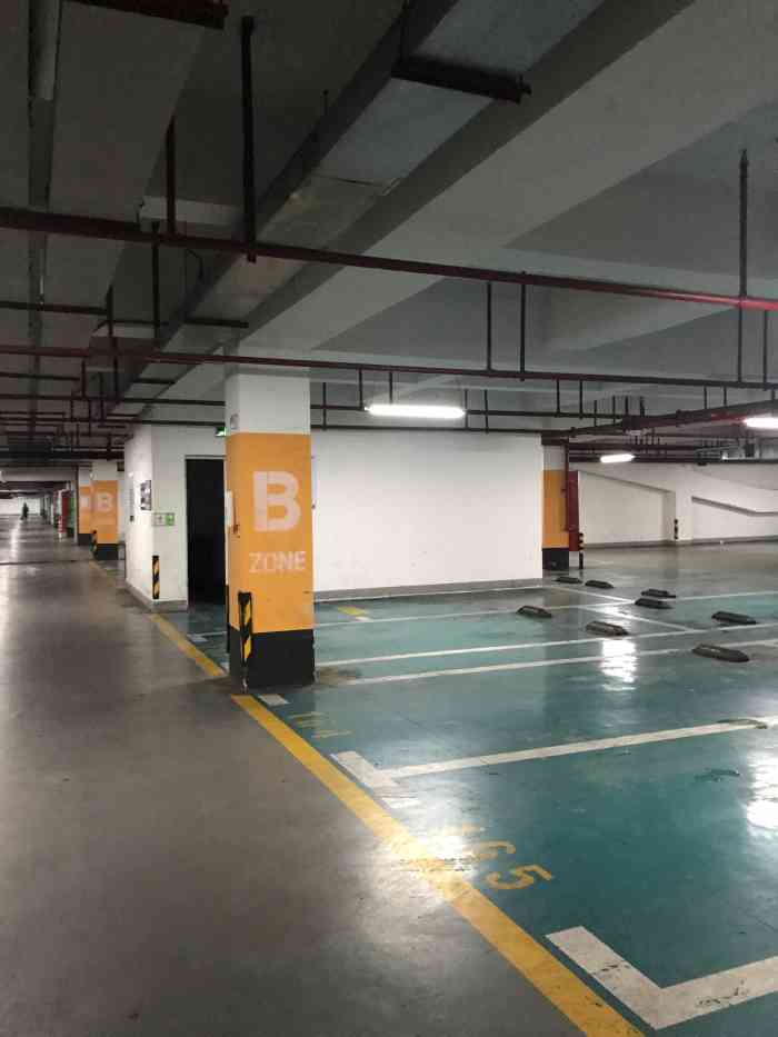 正大乐城停车场-"被网友评价说很适合拍鬼片的停车场,我也算.