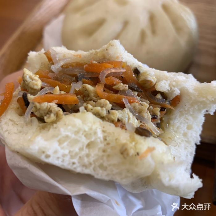 afs|青岛传统包子铺胡萝卜鸡蛋素三鲜包图片