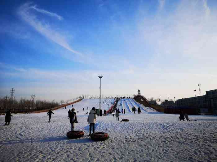 东营万象滑雪场