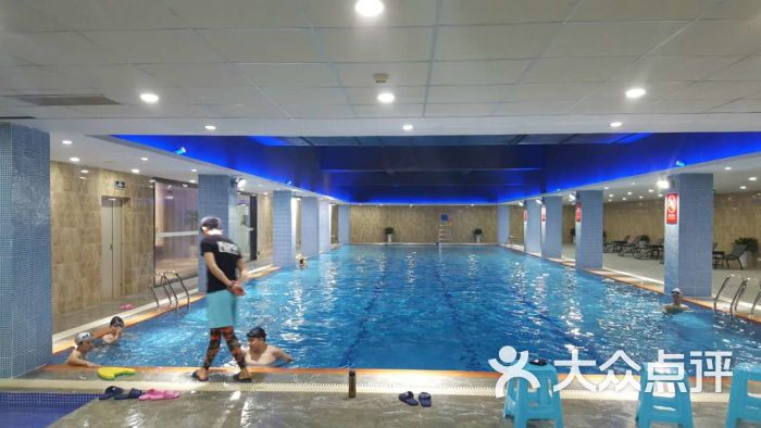 标准游泳健身会所美适堡-恒温游泳池图片-重庆