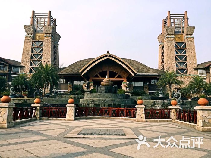 峨眉山蓝光己庄酒店(山湖路店)门面图片 第1张