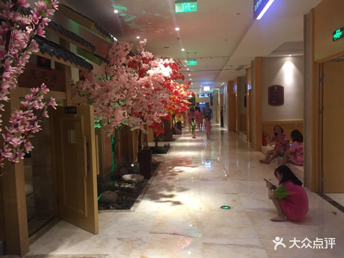 汤悦城市漫生活图片