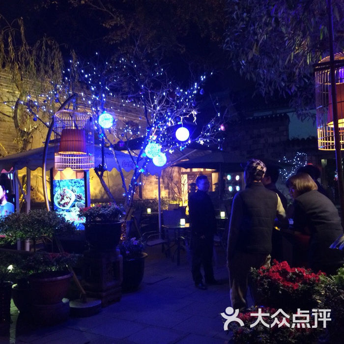 莲花府邸音乐餐酒吧