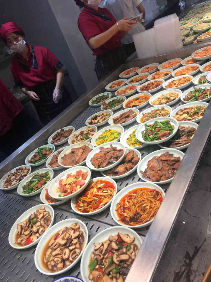 鸿喜饭堂(石镜街店)-"菜品丰富,味道也不错,懒得烧饭就吃他们家.