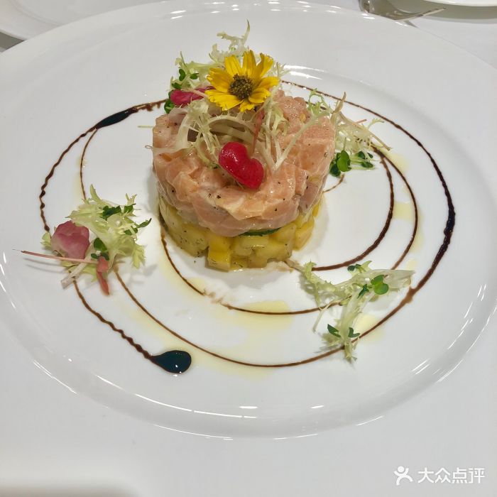 cova 西餐 甜品三文鱼塔塔配新鲜牛油果图片