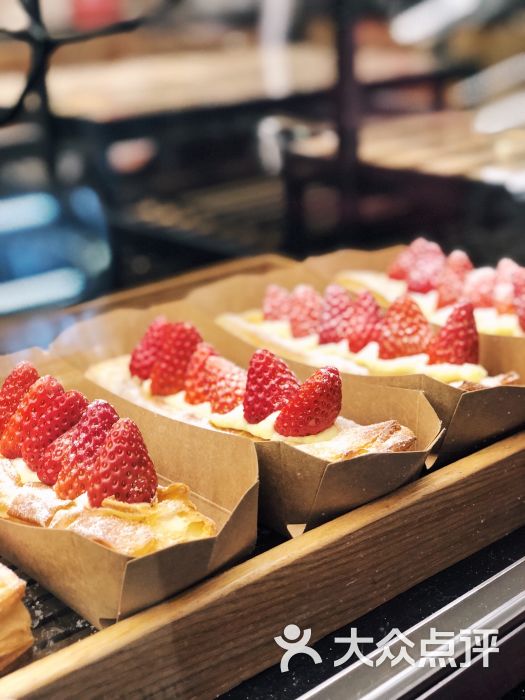 可莎蜜儿:服务真的很好。订生日蛋糕18点之.杭