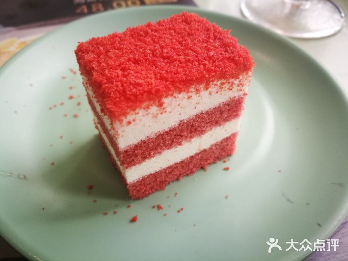 集渔·泰式海鲜火锅(光华中坝店)红丝绒慕斯蛋糕图片