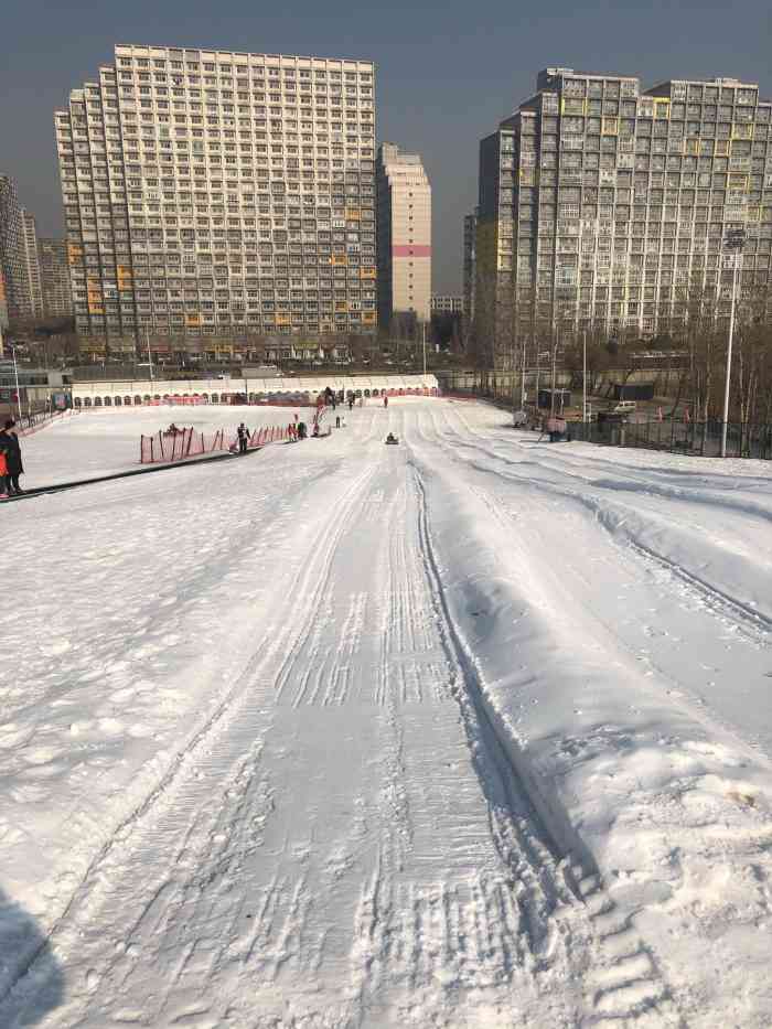 常营草房滑雪场-"离家比较近,没团购,去了直接买的家庭套票.