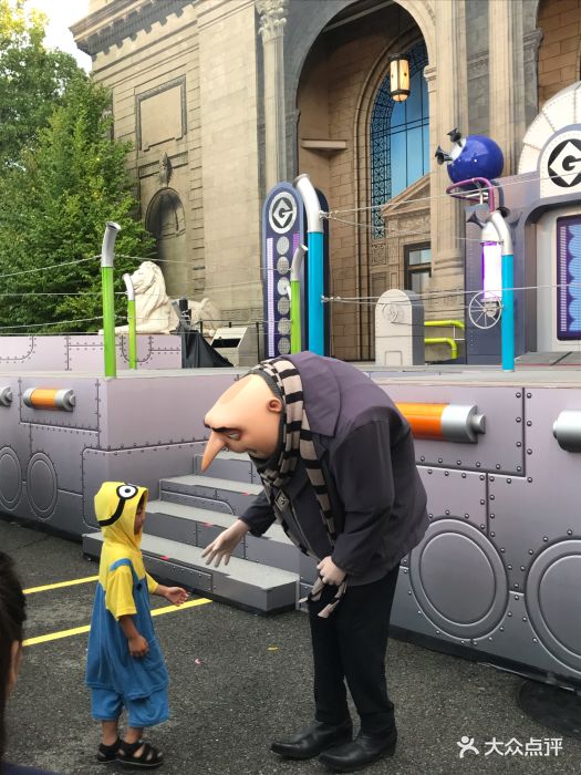 提前在网上定了票在机场拿了票的8点半到门.