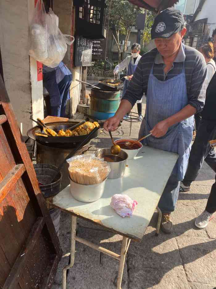 蒋三臭豆腐-"蒋三臭豆腐,新场古镇里出名的小吃之一,.