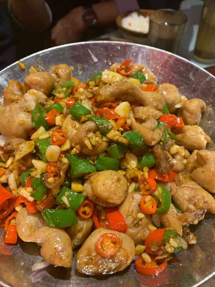 湘院子(来魅力女人世界店)-"菜价格不太便宜,点了两个素菜,还都不是新