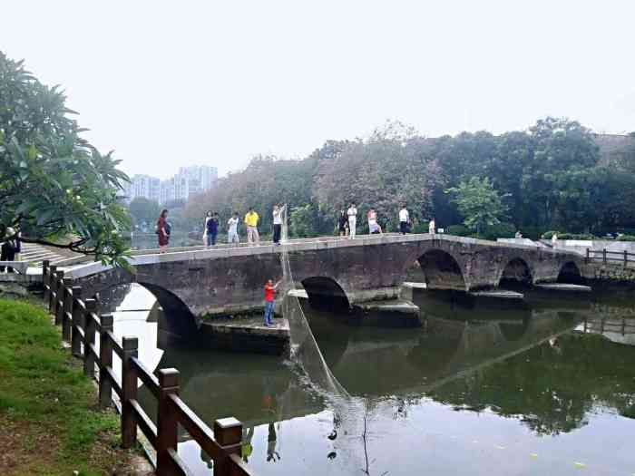 五眼桥-"广州石围塘街,有座五孔石桥,俗称五眼桥,.