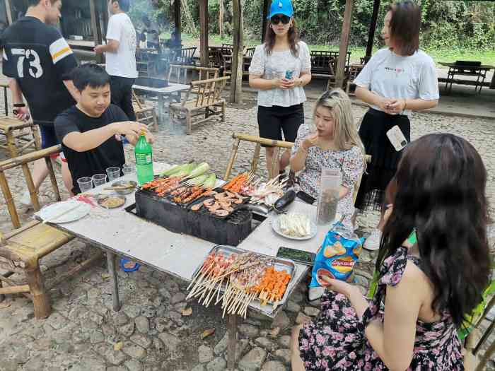 余杭双溪漂流-烧烤点"烧烤使人快乐[薄荷]环境:在水边玩玩.