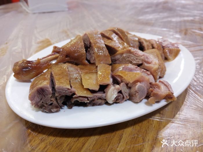 荣辉鸭肉大排档招牌熏鸭图片