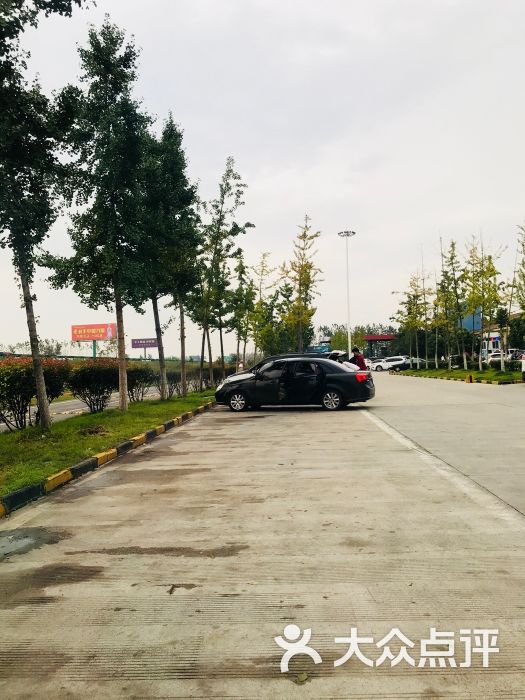 官塘服务区停车场图片 - 第2张