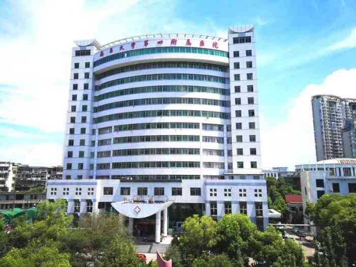 南昌大学第四附属医院-"挂号给三星,不能再多了,进门.