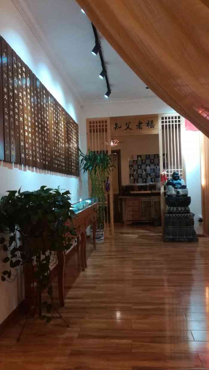 颐和堂专业艾灸养生馆(黄雁村店"预约到店后,一听是团购后,刚开始