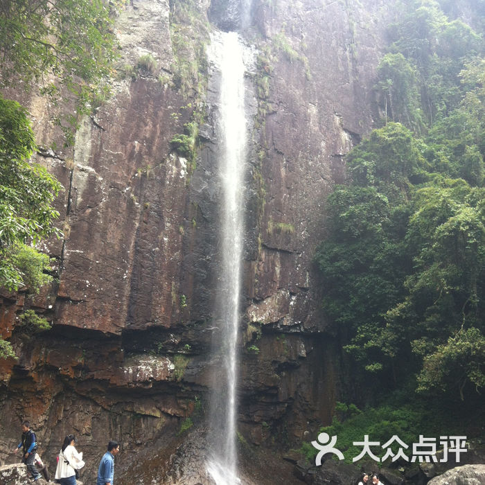 乐峰赤壁风景区