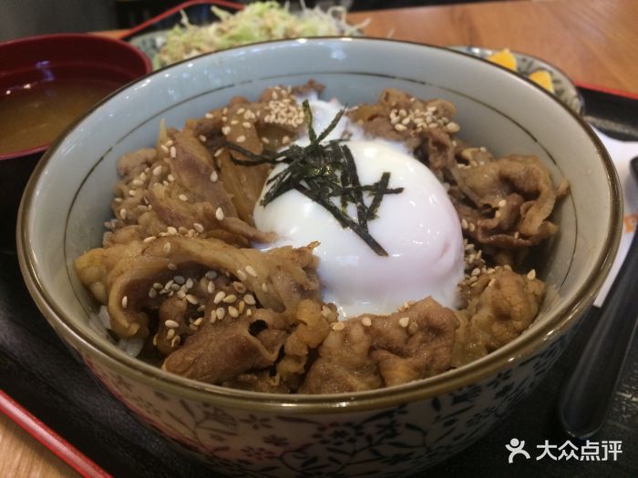 温泉蛋牛肉饭定食