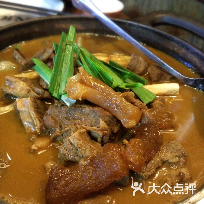 牛腩牛筋煲