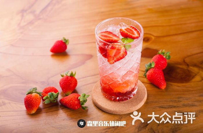 鲜草莓苏打