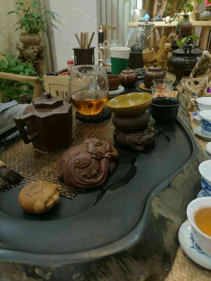 有包间,可以喝茶聊天环境优美,老板超好