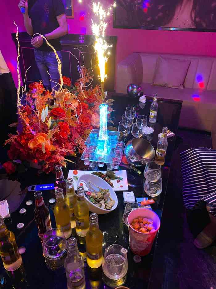 经常去凯乐迪唱歌,环境还好,音响效果不错!