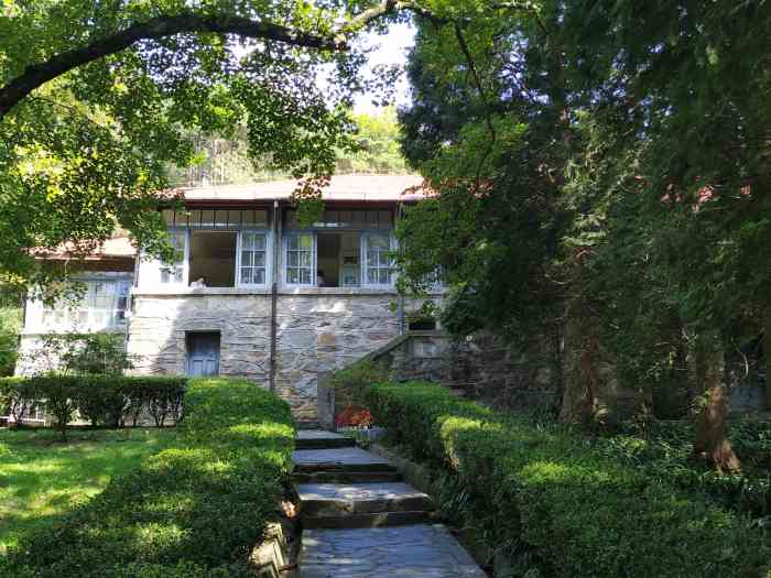庐山美庐山庄-"庐山风景区闻名天下,而位于风景区内的这座.