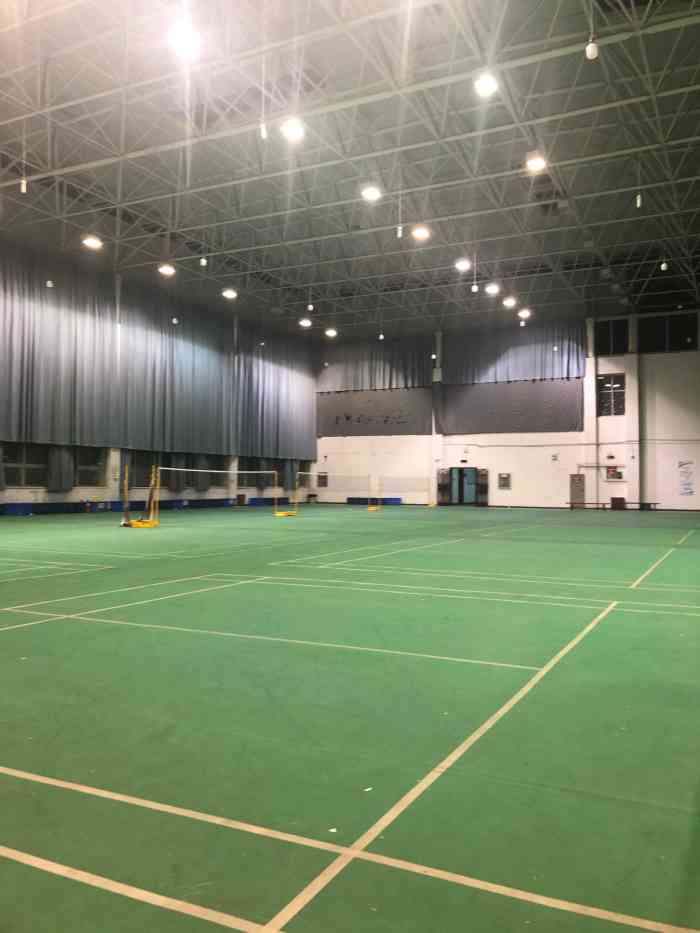 湖北经济学院体育馆-"场地选在学校的西边,北二门直走