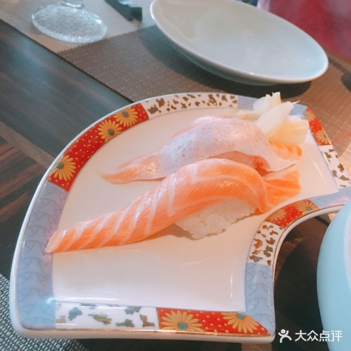 山葵家精致料理寿司吧(北城天街店)三文鱼腩手握图片 - 第1410张