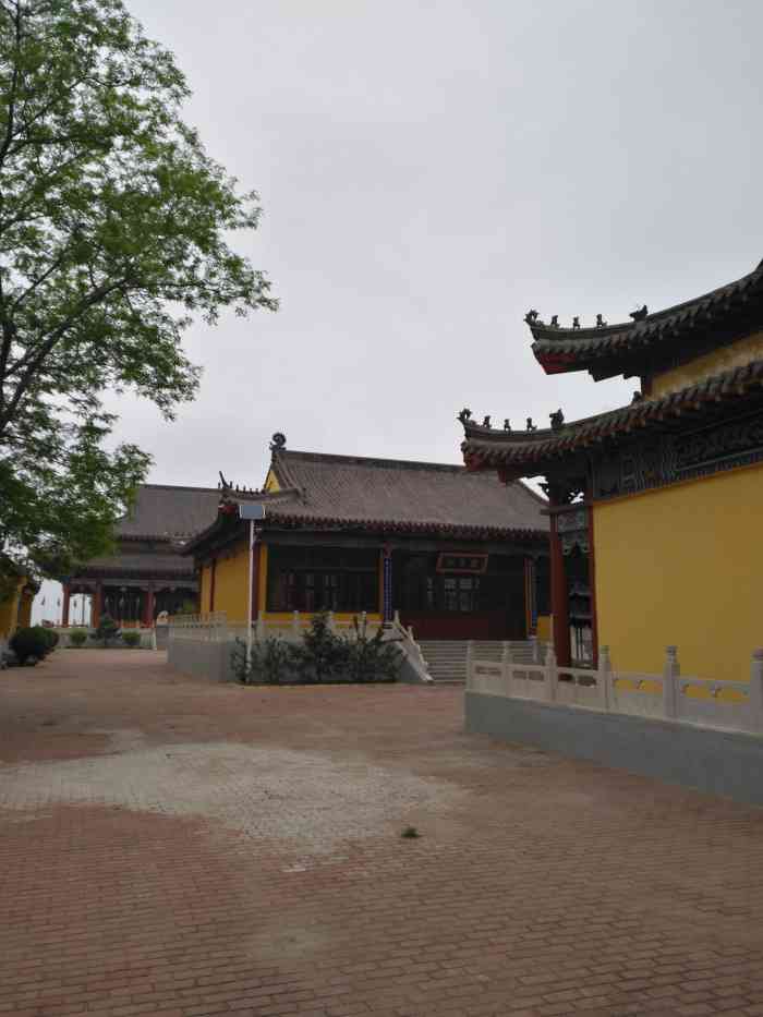 万佛禅寺-"在东戴河离止锚湾很近,寺庙始建于辽代,因.