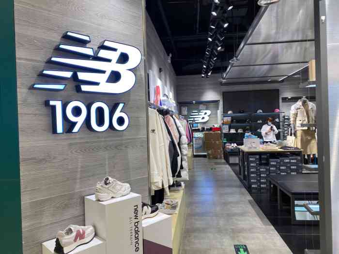 new balance(长楹龙湖天街店)-"很大的门店,装修也很