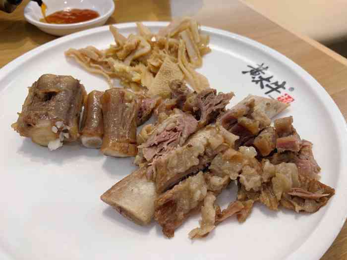 黄太牛牛杂(乐清店)-"1 店铺位于清远一区,田野中餐厅