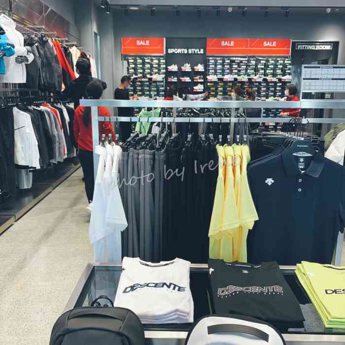 descente(浦东奕欧来奥莱店"迪桑特品牌的运动衣,面料是我穿过的