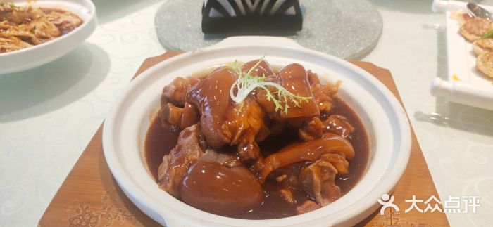 上瘾川菜(新光里店)秘制酱烧猪手图片