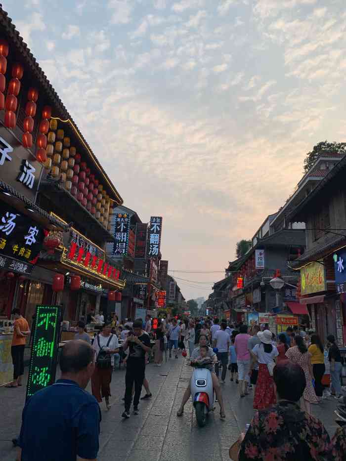 洛阳老街-"觉洛阳的街面上并没有很多古代建筑了,但是