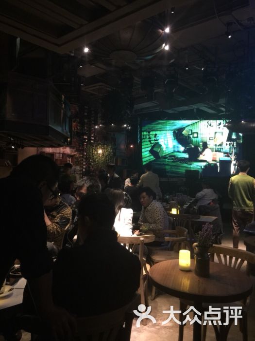 胡桃里酒吧人均消费_胡桃里音乐酒吧