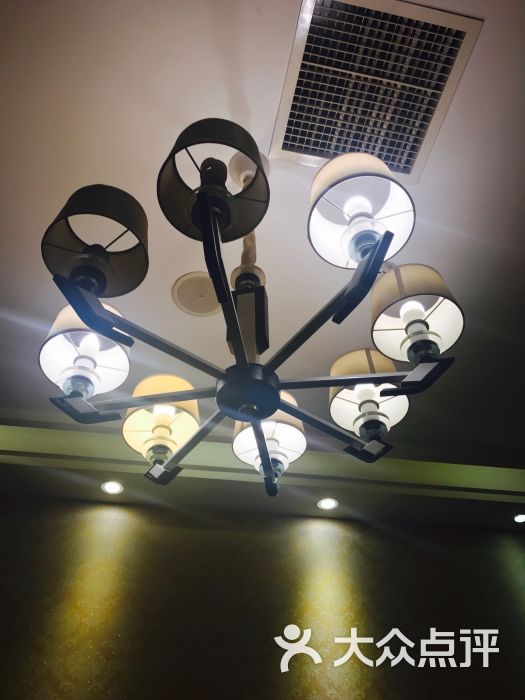 汉秀小厨:在公司附近,走过去大约十分钟,.武汉美