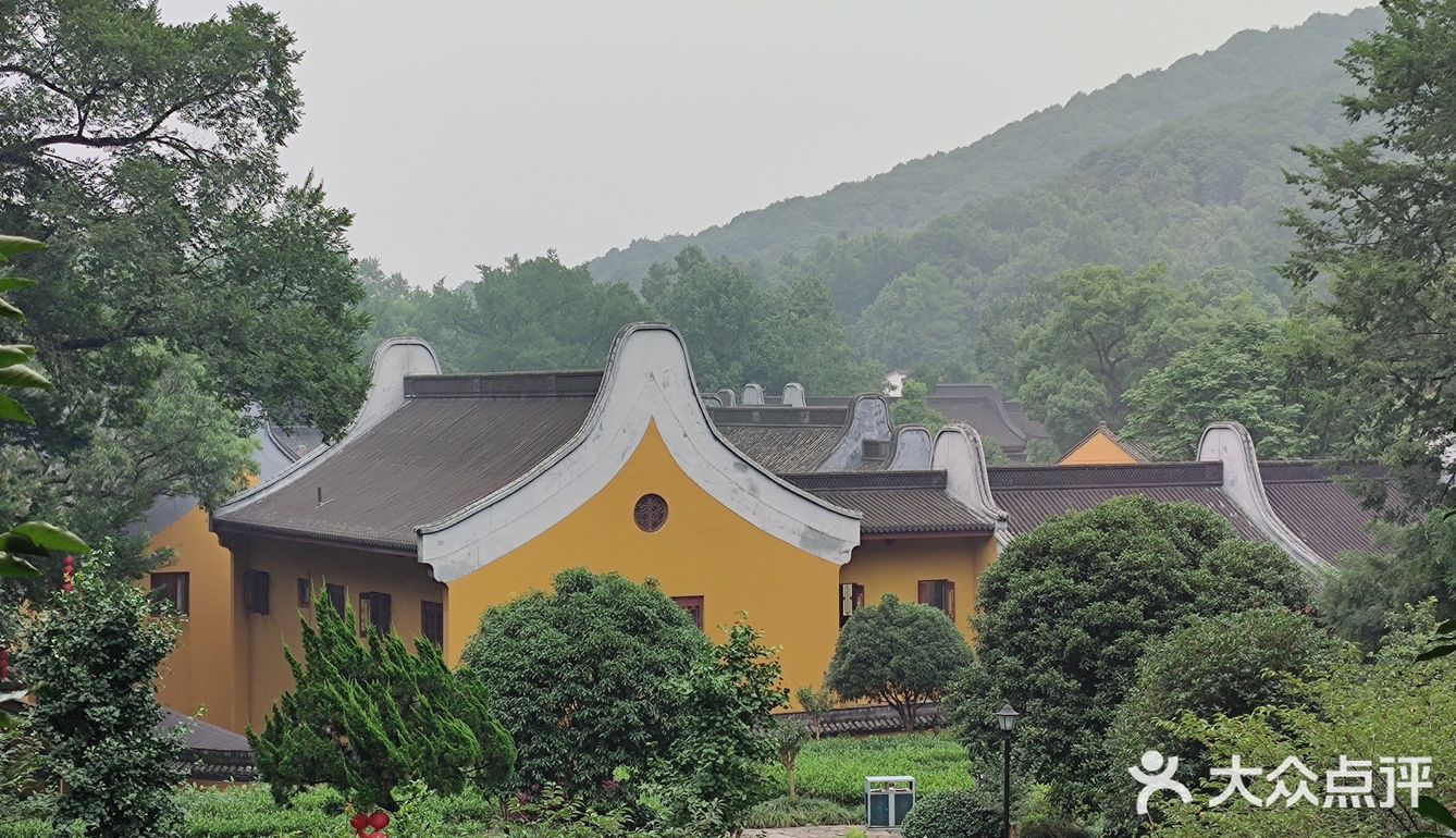 天竺三寺中历史最悠久的法镜寺