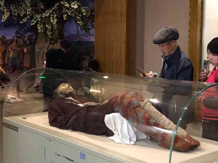 新疆维吾尔自治区博物馆-"楼兰干尸来啦[鬼脸]绝对不.