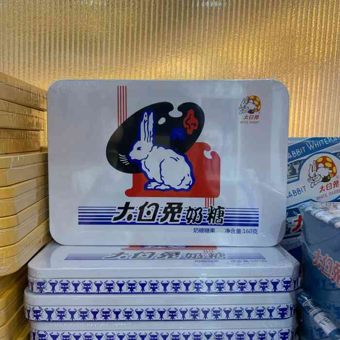 大白兔快闪店-"童年回忆:大白兔清凉奶糖,小小一条盒.