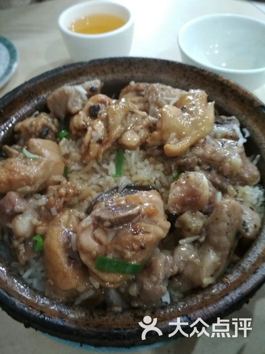 滑鸡排骨煲仔饭