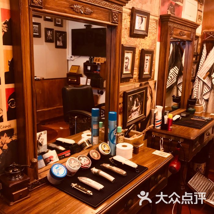 型走复古油头纹身门面图片-北京美发-大众点评网