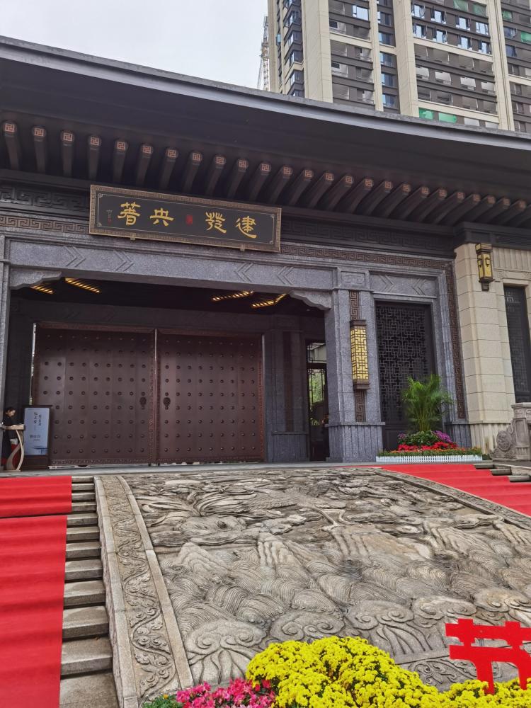建发央著-"建发央著的大门是真气派啊一眼万年的那种.