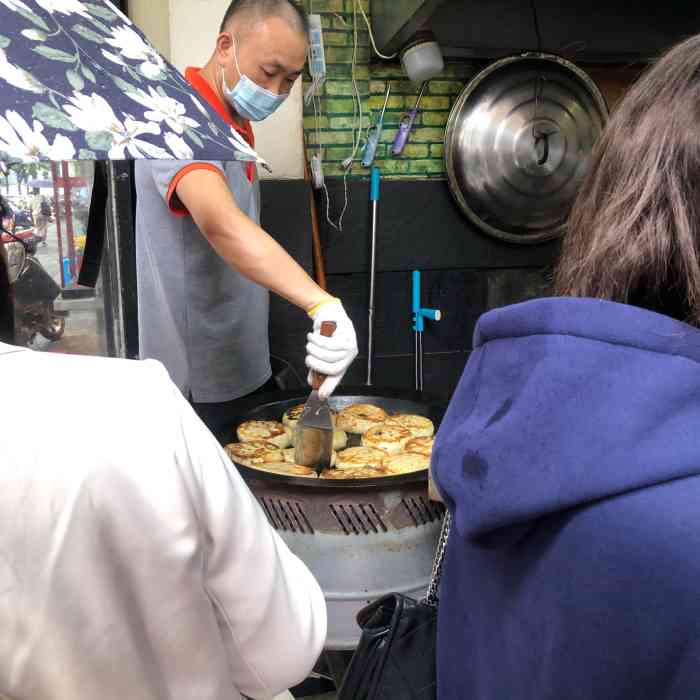 辣哭饼(鼓楼店"好吃极了辣哭饼是宁波曾锐食品有限公司旗下.