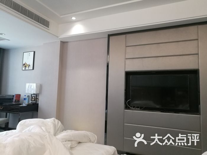 格林东方酒店:办理入住后,房间看上去还满宽敞