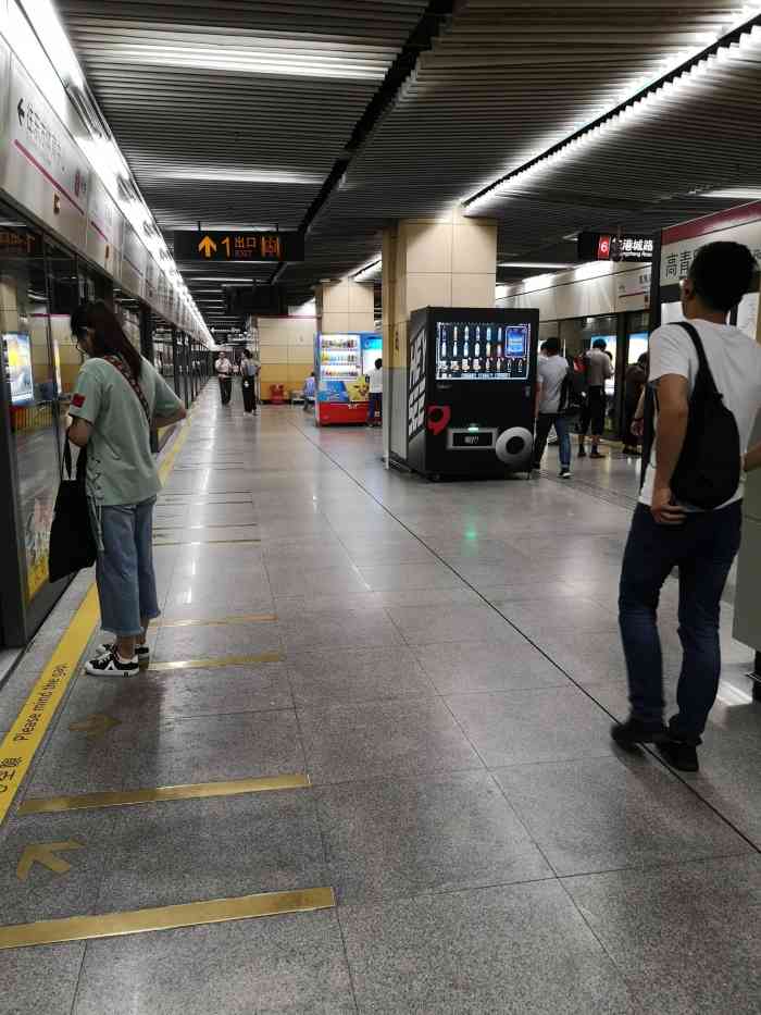 高青路(地铁站"这是6号线的一个终点站,有大部分的线路到.