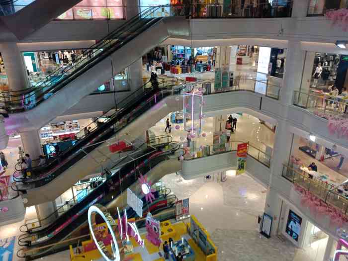 新华百货ccmall(东方红店)-"位于核心地带,周围购物的