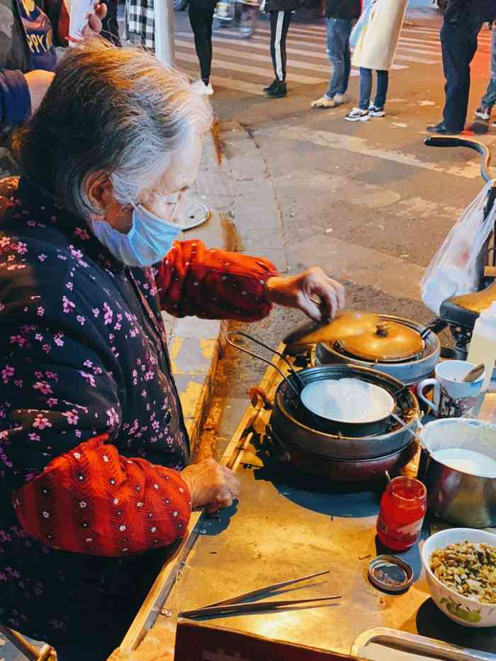 薛婆婆抖音蛋烘糕-"糕点探店|薛婆婆的蛋烘糕建设路常